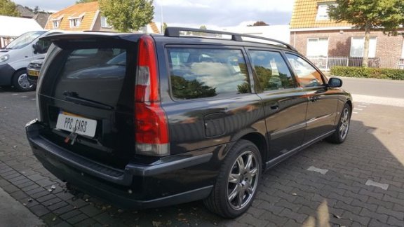 Volvo V70 - 2.4 D5 Black Sapphire Edition II 7 persoons, youngtimer - 1