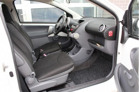 Toyota Aygo - 1.0-12V Zuinig Apk 09-2020 - 1