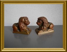 Twee kleine bronzen leeuwtjes