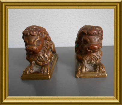 Twee kleine bronzen leeuwtjes - 2