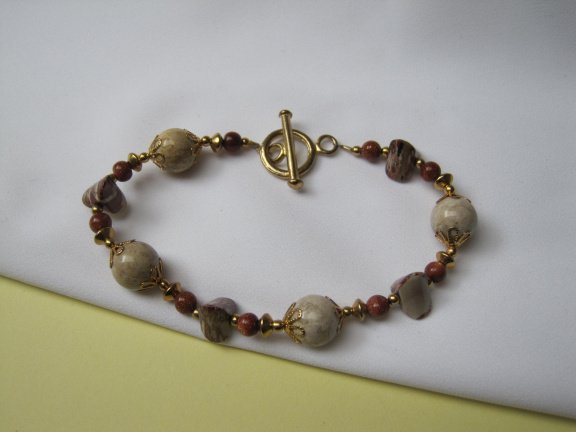 Armband goudkleurig met agaat kralen en kleine goudsteen kraaltjes 20 cm. - Afbeelding 7