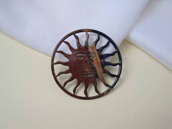 Broche emaille zon blauw bruin groen en beige tinten 4.7 cm - nr. 1