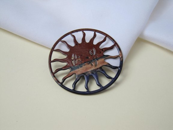 Broche emaille zon blauw bruin groen en beige tinten 4.7 cm - Afbeelding 3