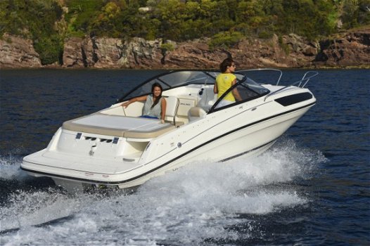 Bayliner VR5 Cuddy Inboard - 2