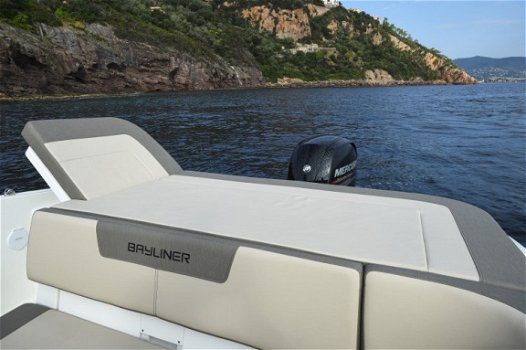 Bayliner VR5 Outboard - 7