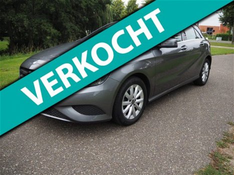 Mercedes-Benz A-klasse - 180 Prestige Navi, Lm velgen, stoelverwarming, PDC achter, zwarte hemelbekl - 1