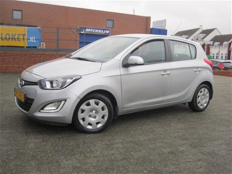 Hyundai i20 - 1.4i i-Motion 5drs AUTOMAAT weinig km Bovag garant ie - 1