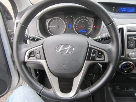 Hyundai i20 - 1.4i i-Motion 5drs AUTOMAAT weinig km Bovag garant ie - 1