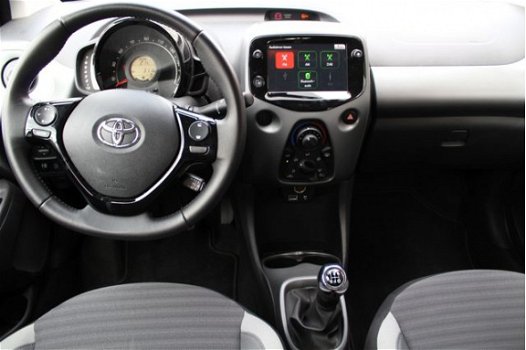 Toyota Aygo - 1.0 VVT-i x-play LM-VELGEN/ CARPLAY/ AIRCO/ CAMERA - 1