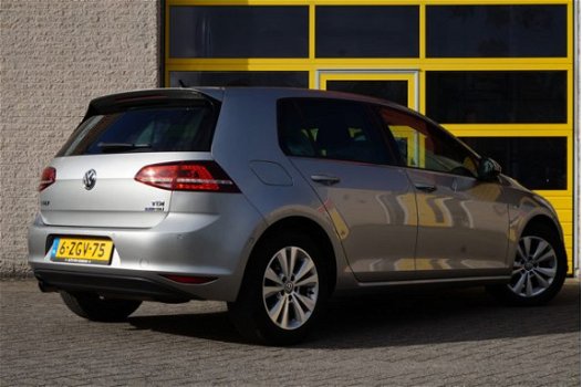 Volkswagen Golf - 1.6 TDI 5drs Highline BlueMotion BJ2014 Bi-Xenon | Navi (Groot) | Clima | PDC V+A - 1