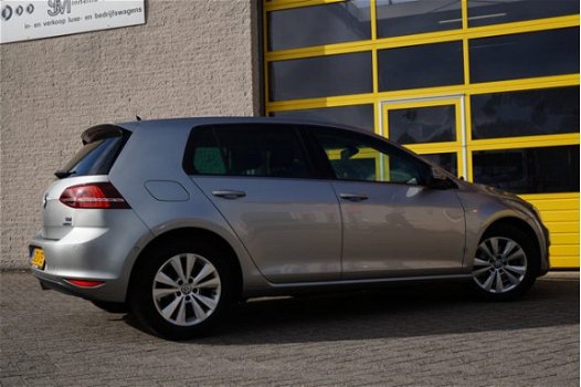 Volkswagen Golf - 1.6 TDI 5drs Highline BlueMotion BJ2014 Bi-Xenon | Navi (Groot) | Clima | PDC V+A - 1