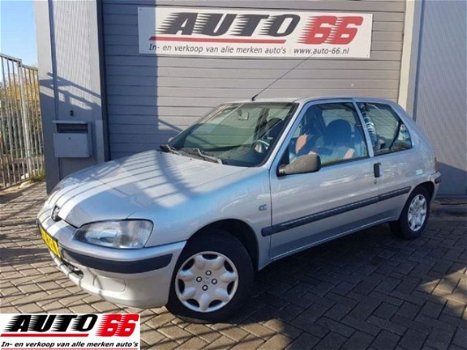 Peugeot 106 - - 1.1 XT uit het jaar 2003 - 1