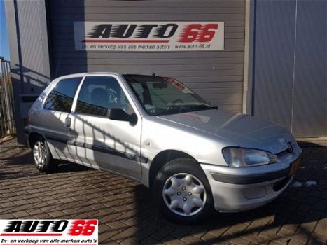 Peugeot 106 - - 1.1 XT uit het jaar 2003 - 1