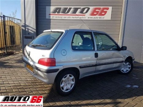 Peugeot 106 - - 1.1 XT uit het jaar 2003 - 1