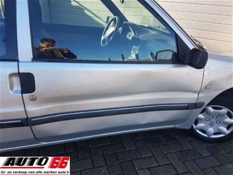 Peugeot 106 - - 1.1 XT uit het jaar 2003 - 1