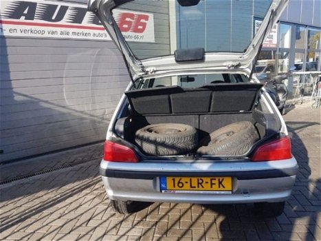 Peugeot 106 - - 1.1 XT uit het jaar 2003 - 1