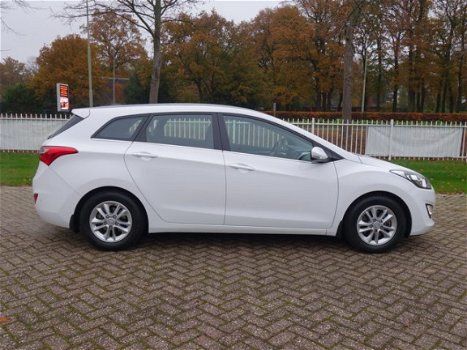 Hyundai i30 CW - 1.6 GDI COMFORT NAVI/ CLIMA/ LMV/ TREKHAAK - 1