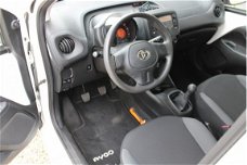 Toyota Aygo - 1.0 VVT-i 5DRS x-now AIRCO LM VELGEN