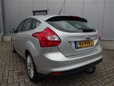 Ford Focus - 1.6 TI-VCT 4-cil 126pk Half Leer Stoelverw Clima Trekh Parksens Cruise First Edition