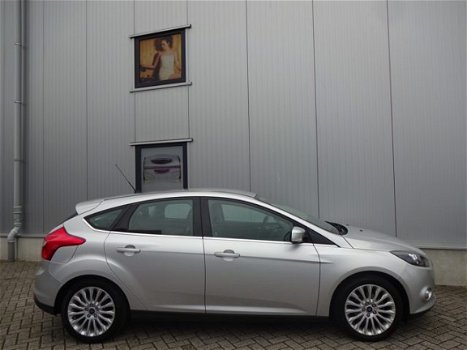 Ford Focus - 1.6 TI-VCT 4-cil 126pk Half Leer Stoelverw Clima Trekh Parksens Cruise First Edition - 1