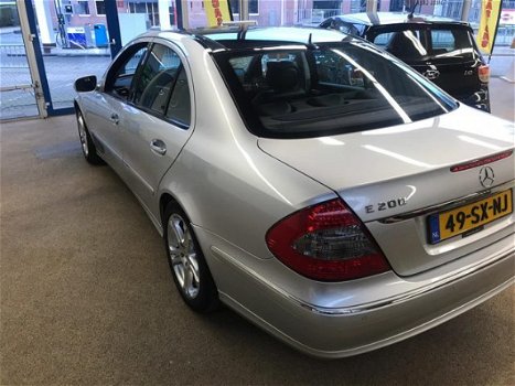 Mercedes-Benz E-klasse - 200 K. Avantgarde PANO/AUTOMAAT/STOELVERWARMING/SUPER MOOIE AUTO - 1