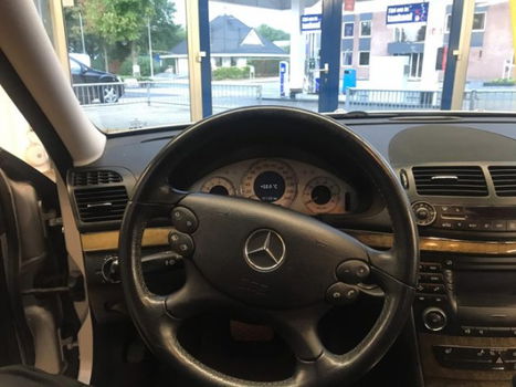 Mercedes-Benz E-klasse - 200 K. Avantgarde PANO/AUTOMAAT/STOELVERWARMING/SUPER MOOIE AUTO - 1