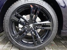 Peugeot 208 - 1.2 110PK GT-Line l NAVI l 17'' ZWART l DAB+ l CAMERA