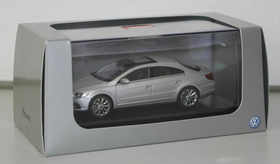 1:43 Schuco VW Passat CC 2008-2012 reflexsilber - 2