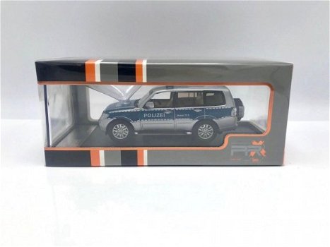 1:43 Premium X Mitsubishi Pajero 2012 LWB 4x4 Polizei German Police (Ixo PRD504) - 3