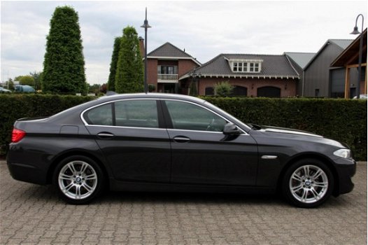 BMW 5-serie - 528i High Executive Xenon Leder Navi ECC Stoelverw Stuurverw Keyless-Go M-LMV18'' - 1