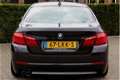 BMW 5-serie - 528i High Executive Xenon Leder Navi ECC Stoelverw Stuurverw Keyless-Go M-LMV18'' - 1 - Thumbnail