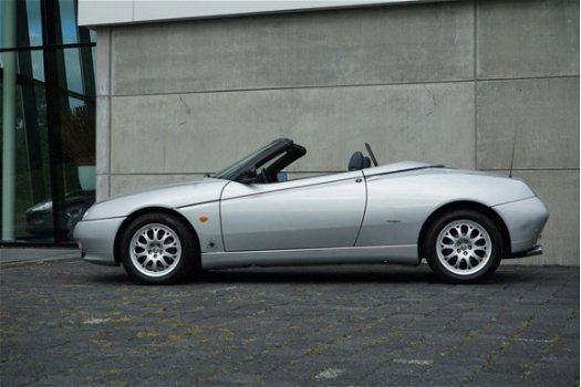 Alfa Romeo Spider - 3.0-12V V6 L - 1