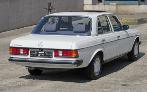 Mercedes-Benz 200-280 (W123) - 200-serie (240 D automaat dak 84.000 km - 1