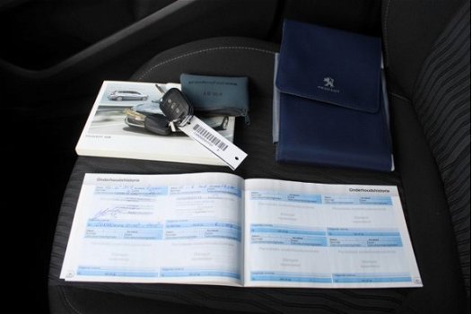 Peugeot 308 SW - 1.2 e-THP Blue Lease Executive Navigatie/Panoramadak/Climate controle/Cruise contro - 1