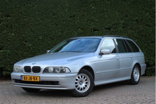 BMW 5-serie Touring - 525i Executive | Navigatie | Lederen bekleding | Trekhaak - 1