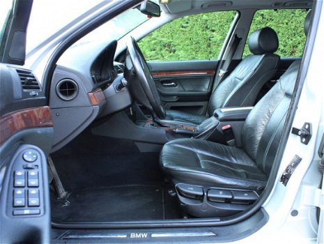 BMW 5-serie Touring - 525i Executive | Navigatie | Lederen bekleding | Trekhaak - 1