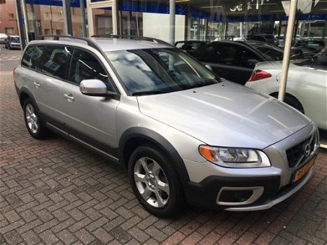 Volvo XC70 - 2.4 D5 Summum AUTOMAAT LEDER NAVIGATIE 185 PK - 1