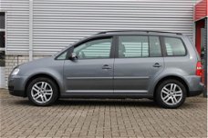 Volkswagen Touran - 2.0-16V FSI Trendline | AUTOMAAT | TREKHAAK | CRUISE CONTROL | AIRCO |