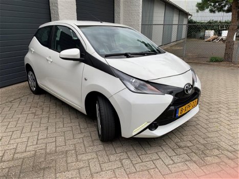 Toyota Aygo - 1.0 VVT-i x-play AIRCO - 1