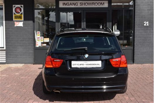 BMW 3-serie Touring - 318i High Executive 143 pk navigatie climate ctr cruise ctr half leder lmv 18 - 1