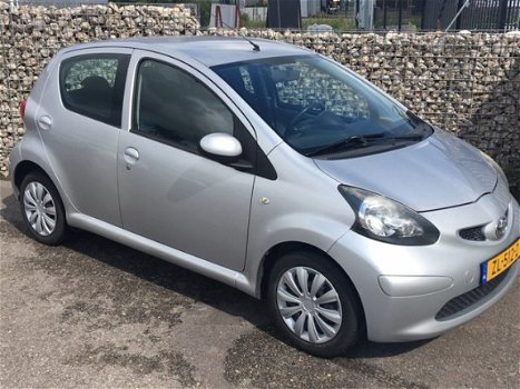 Toyota Aygo - 1.0-12V + - 1