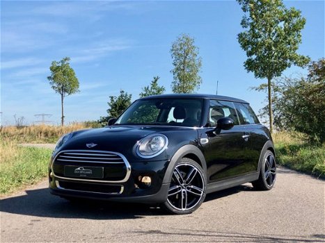 Mini Mini Cooper - 1.5 Chili Business 136pk / NAVIGATIE / STOELVERWARMING - 1