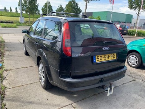 Ford Focus Wagon - 1.6 TDCI Futura Motor defect, rijdt NIET clima, cruise control en meer - 1