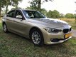 BMW 3-serie - 320i xDrive High Executive met lage kilometerstand, 1e eig./dealeronderhouden - 1 - Thumbnail