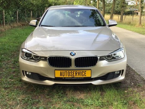 BMW 3-serie - 320i xDrive High Executive met lage kilometerstand, 1e eig./dealeronderhouden - 1