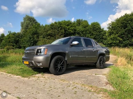 Chevrolet Avalanche - USA 5.3 V8 4WD LTZ | GRIJS KENTEKEN - 1