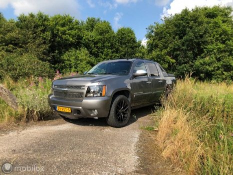 Chevrolet Avalanche - USA 5.3 V8 4WD LTZ | GRIJS KENTEKEN - 1