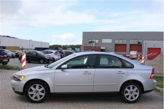 Volvo S40 - 1.8 NAVI/ CLIMATE/ LEDER / GARANTIE - 1