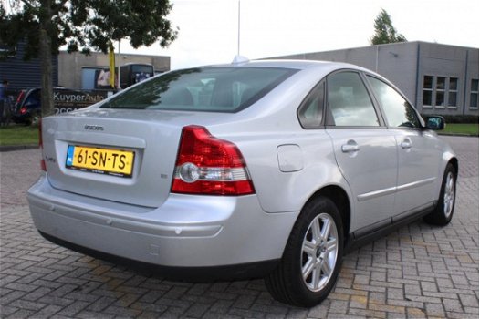 Volvo S40 - 1.8 NAVI/ CLIMATE/ LEDER / GARANTIE - 1