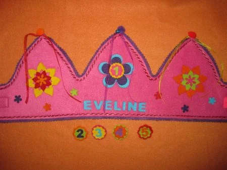 verjaardagskroon met versieringen van vilt en wol (Eveline) - 1